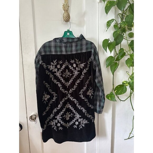 Democracy women’s size large embroidered flannel shirt - Picture 1 of 9